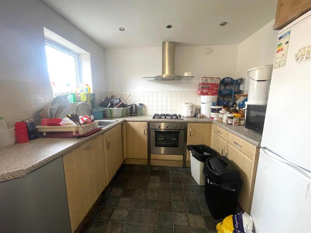 Kitchen 1.jpg