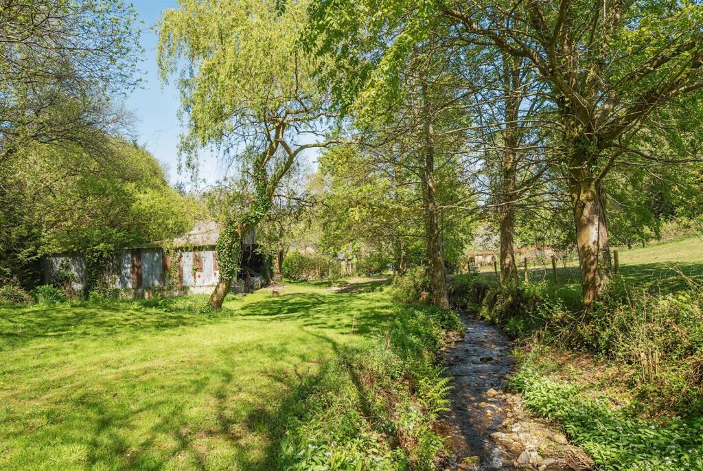 Stream-bordered Gardens