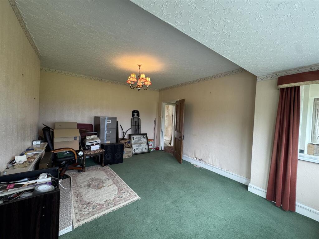 SITTING ROOM / LOUNGE