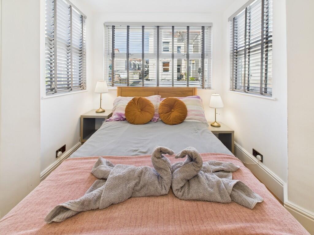 CAM03974G0-PR0120...