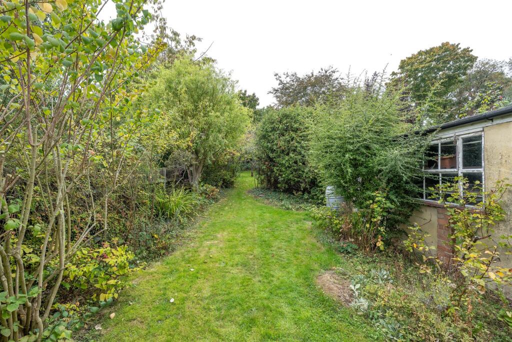 Monkhams Avenue, IG8