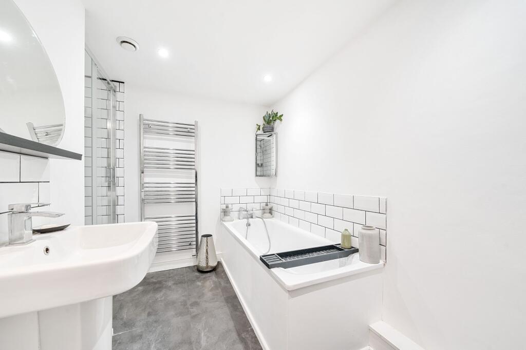 Bathhroom W.C (1)