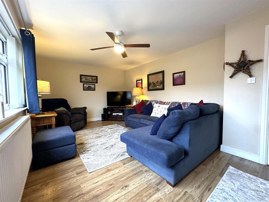 Large Living Room 730