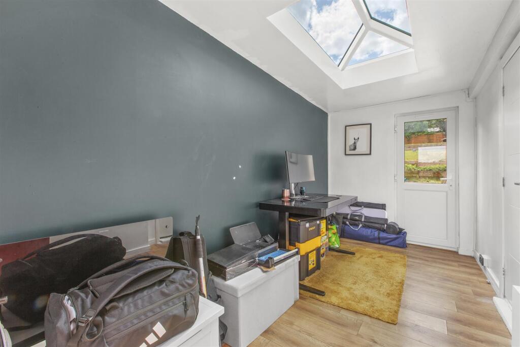 57 Plumer Road, HP11 2SR-10.jpg