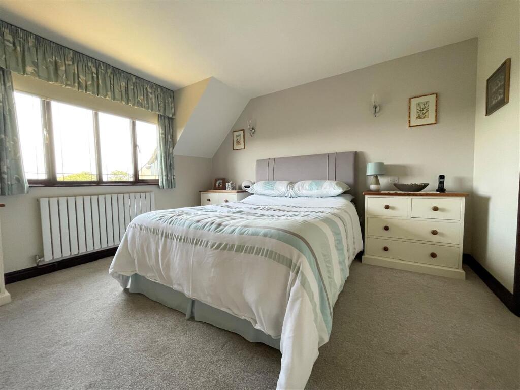 Bedroom 1.jpg