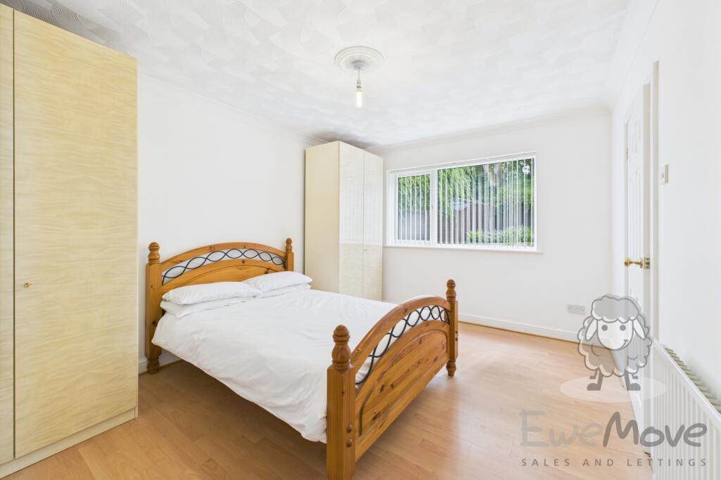 CAM05128G0-PR0011-STILL032