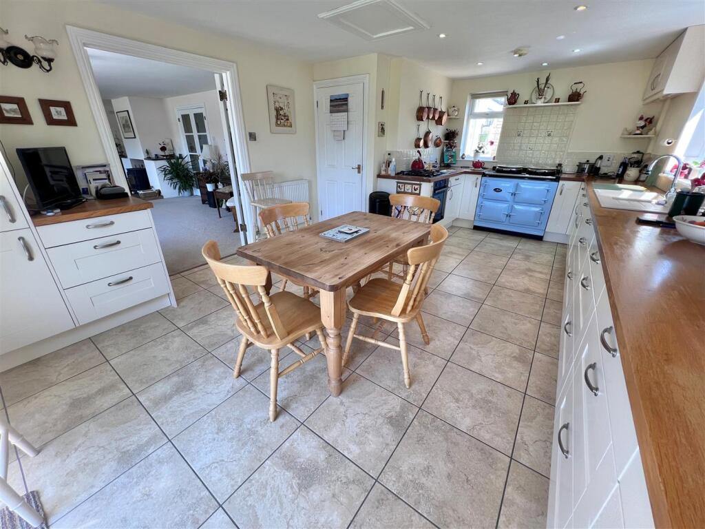 Kitchen 3.jpg