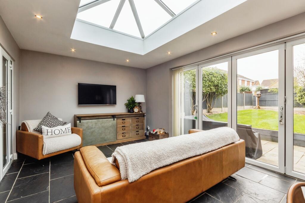 Kitchen/ Living Area