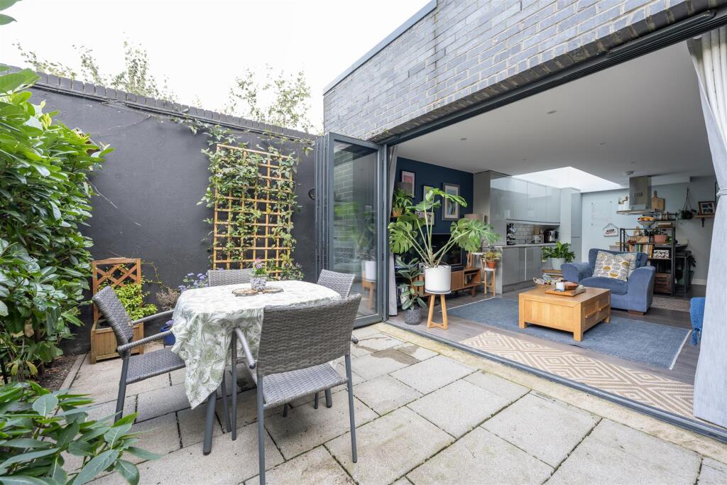 High Road Leyton, E10