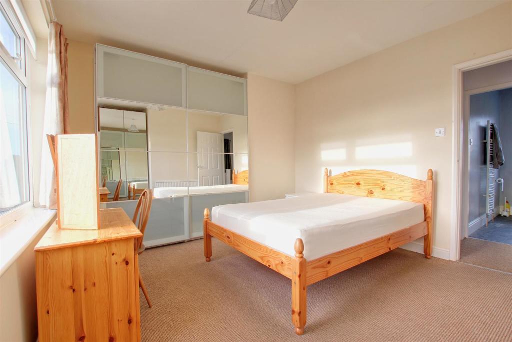 BEDROOM 1 (FRONT)