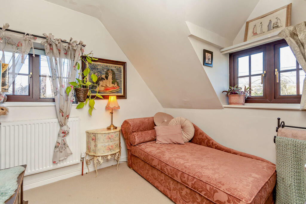 8636982-interior1...