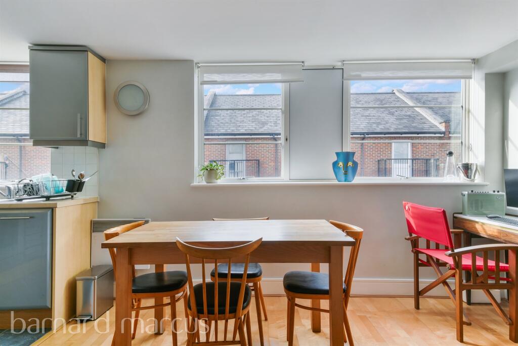 Lounge/ Kitchen