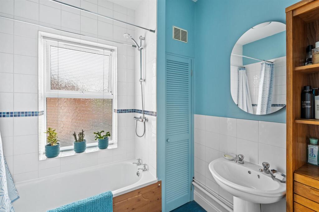 4 Bartholomews Close - 029.JPG