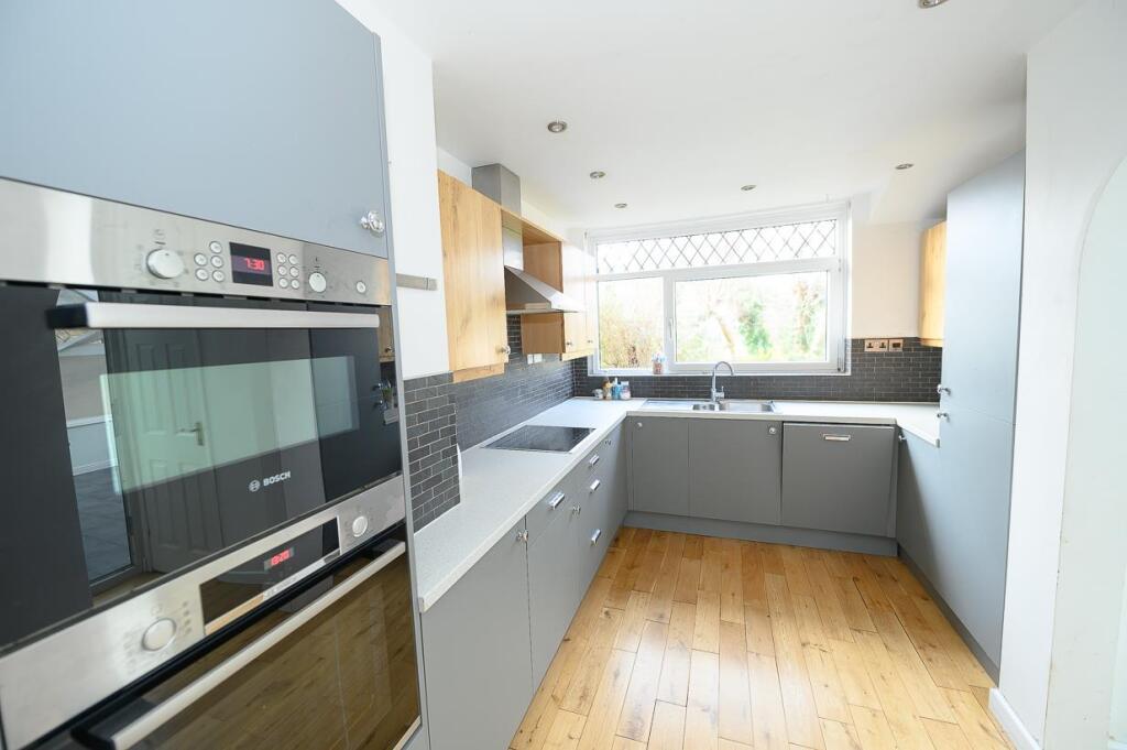 Kitchen pic 3.jpg