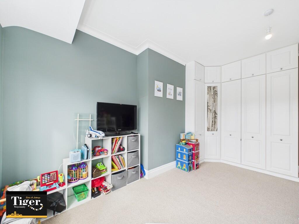 CAM02176G0-PR0528...