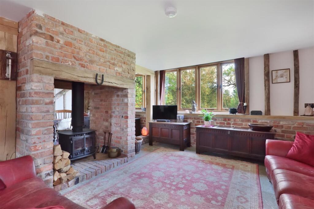 Old Court Barn Brobury (72).jpg