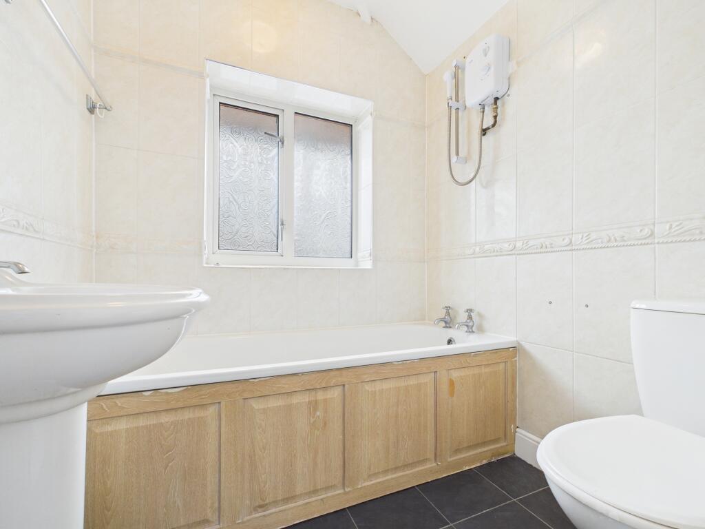 CAM03674G0-PR0648-STILL017