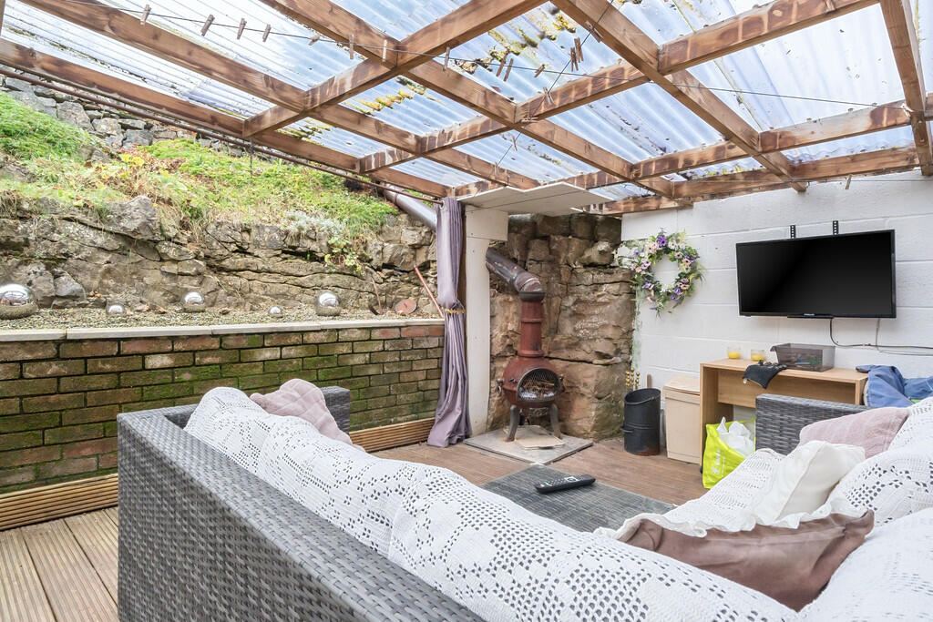 Entertaining Terr...