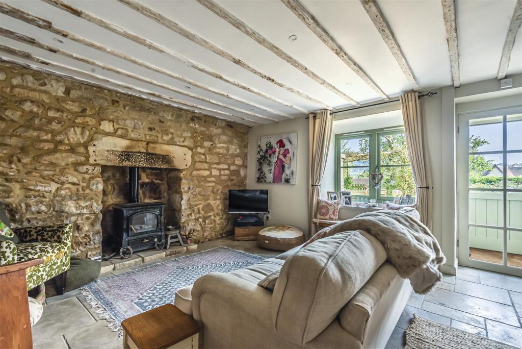 2 Sunny Terrace sitting room.jpg