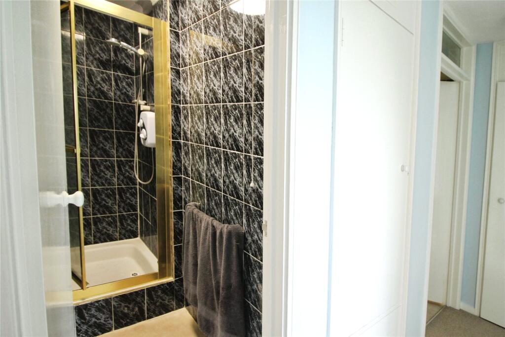 Seperate Shower Room