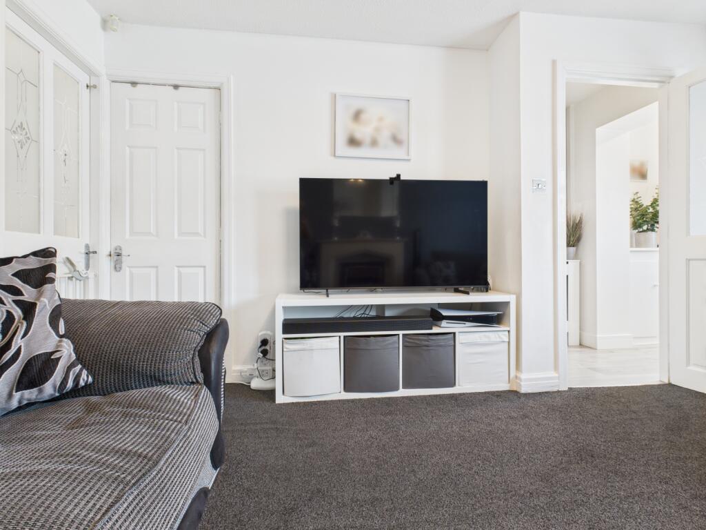 CAM03729G0-PR0116-STILL015