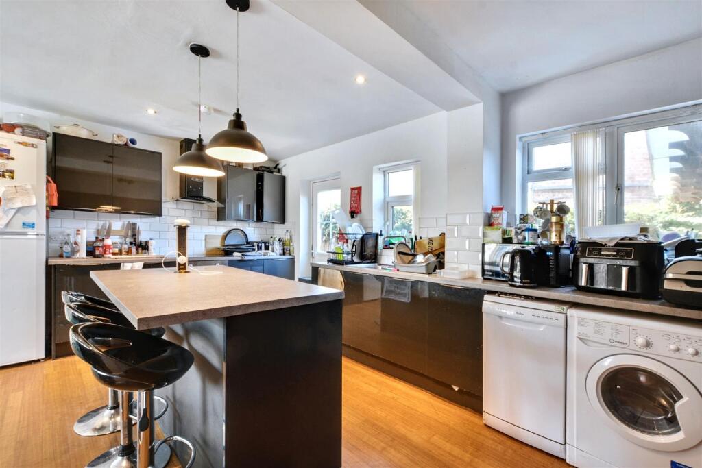 Lounge Kitchen_1.jpeg