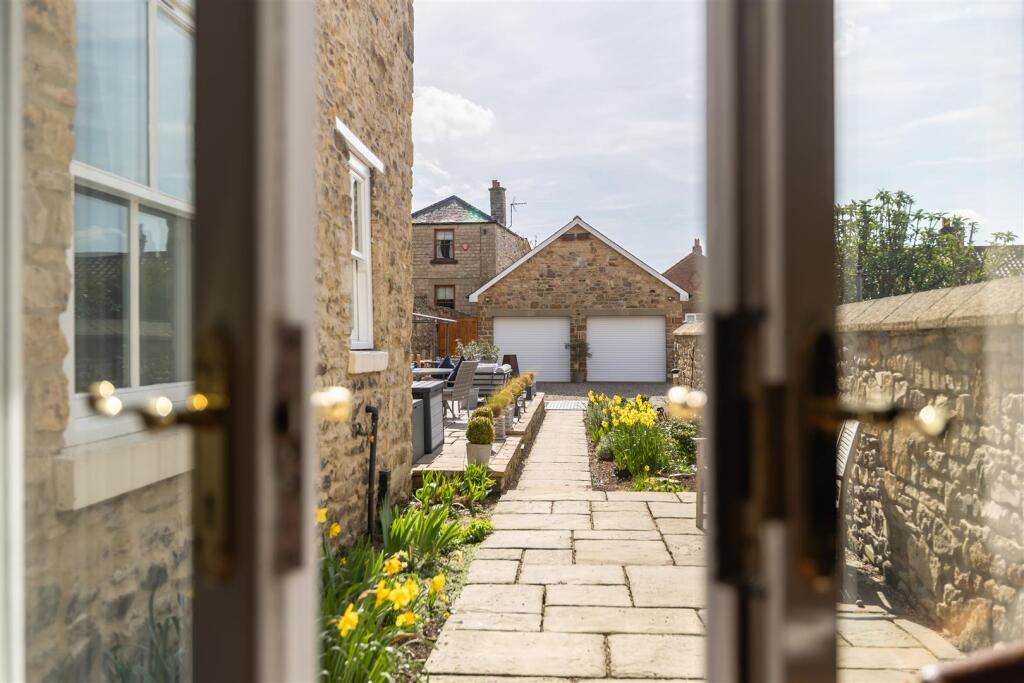 The Stone House Lounge-2.jpg