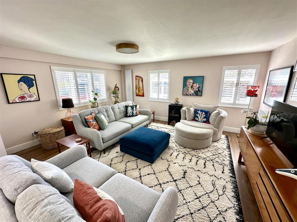 KITCHEN/DINING/FAMILY ROOM