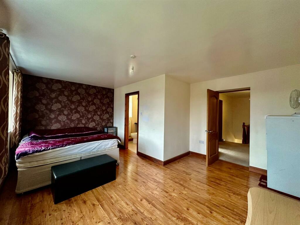 WhatsApp Image 2024-12-09 at 13.59.06_a3d2d256.jpg