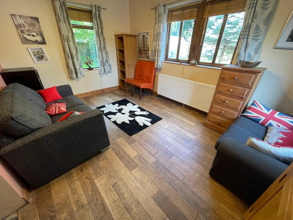 SECOND SITTING ROOM