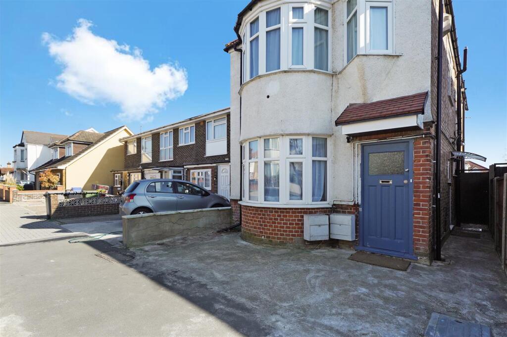 70 Eton Avenue - dJwavVlAXatwrzAFLf2x.jpg