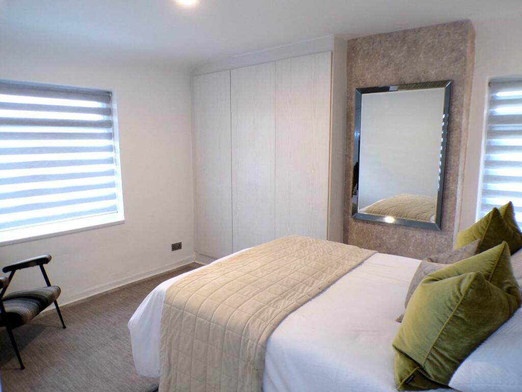 LaycockGv7bed1.JPG