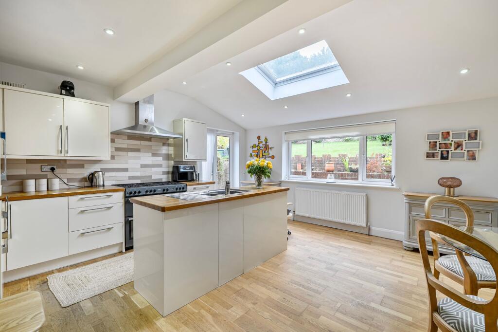Kitchen/ Dining Room
