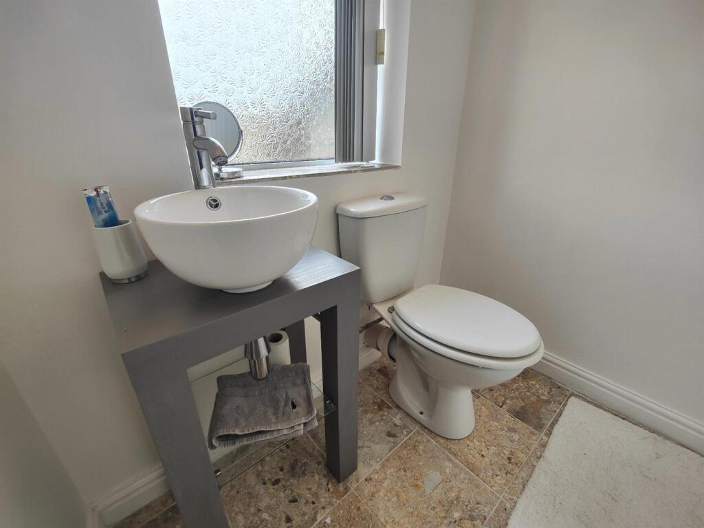 Bedroom 3 Ensuite.jpg