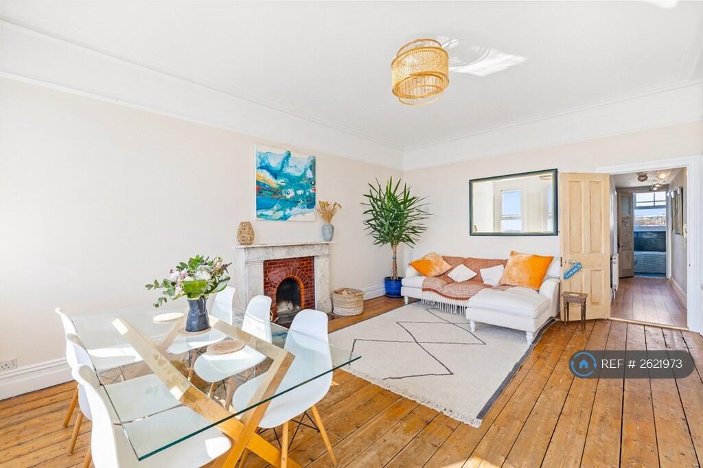 Living/Dining Area