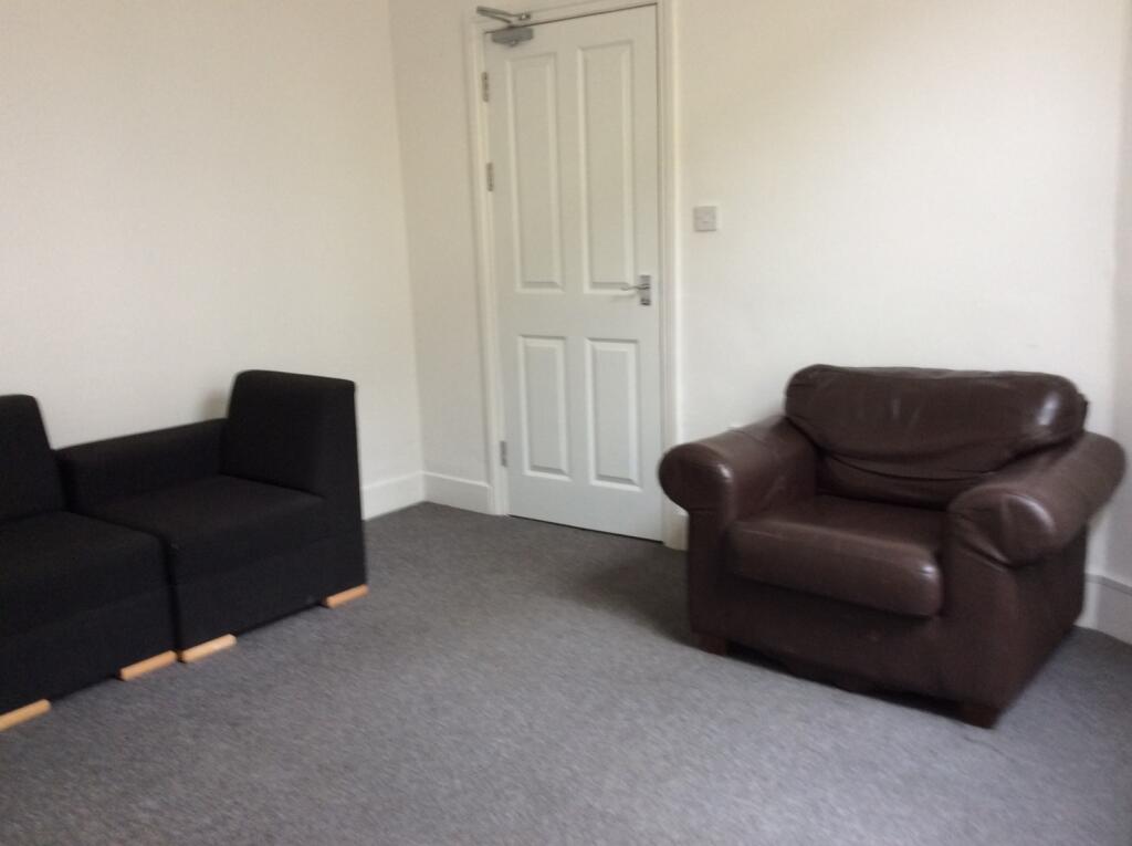 6 Upper Wellington road lounge 2