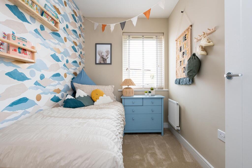 Ideal bedroom for young children or as a home office