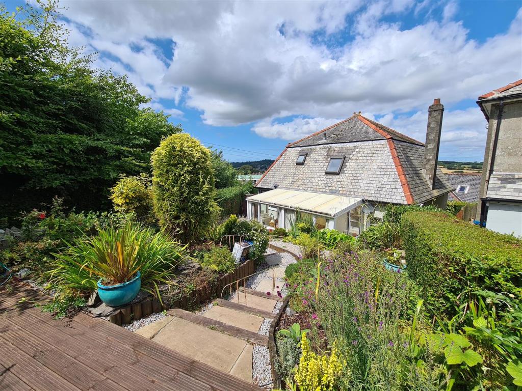 Garden &amp; Rear Aspect