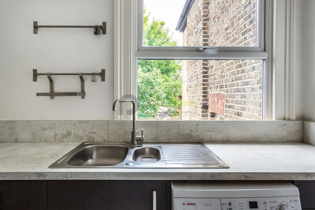 Flat-3-10-Moreton-Road-14