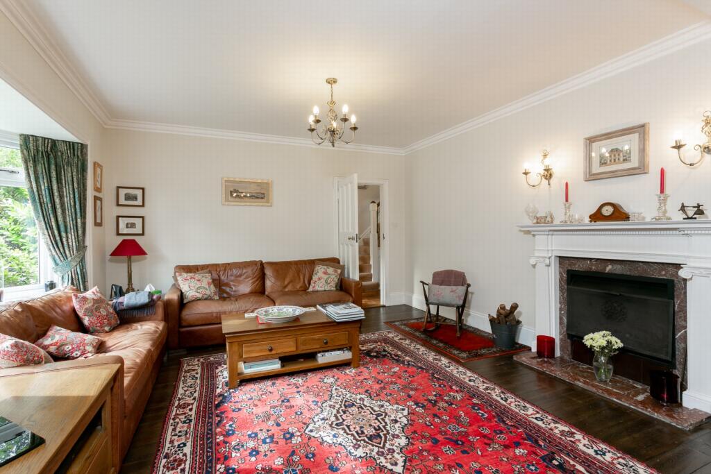 Sitting/dining rm