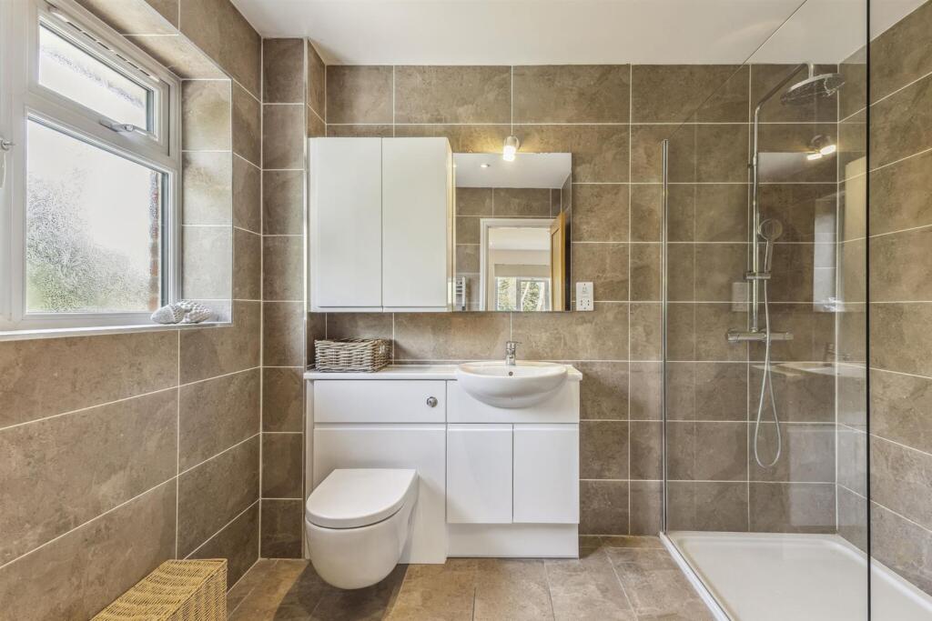 89601_1B Mytchett Road Mytchett(19)_low.jpg