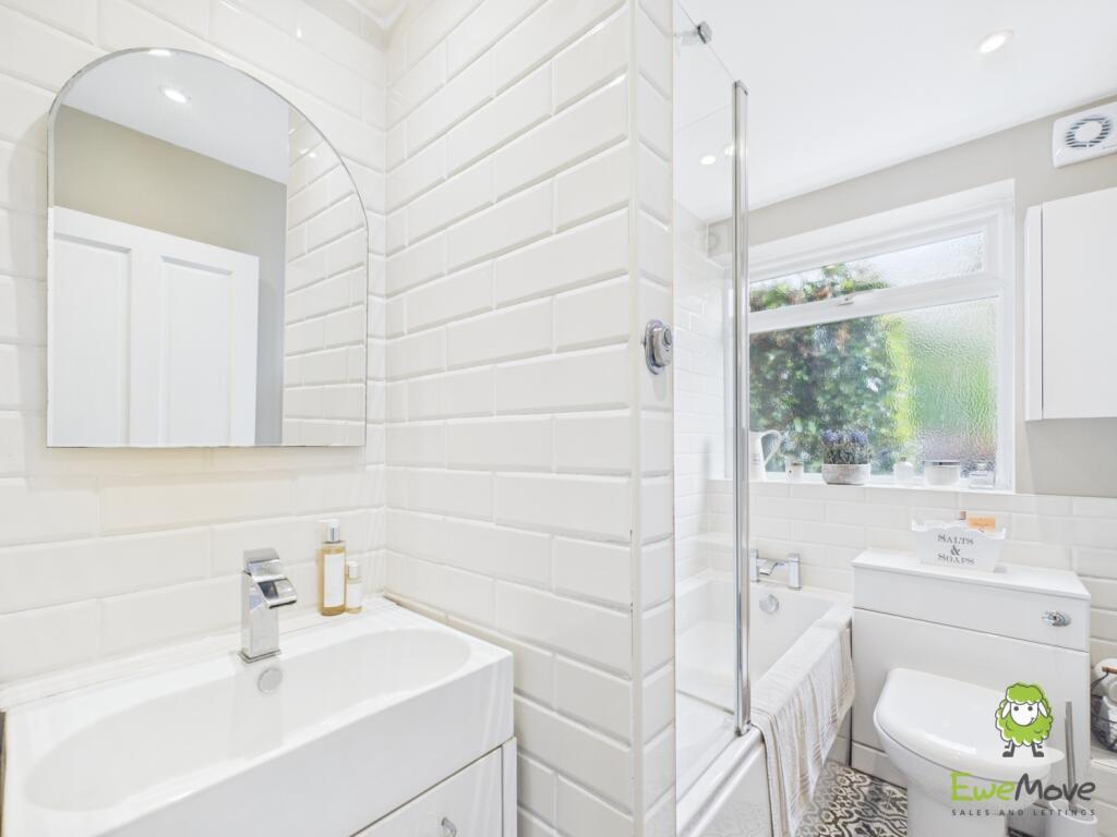 EweMove Estate Agents Basingstoke - Upper Sherbour