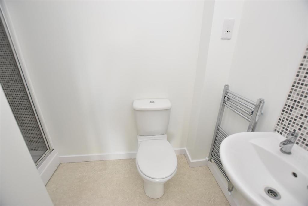 En Suite Shower Room.JPG