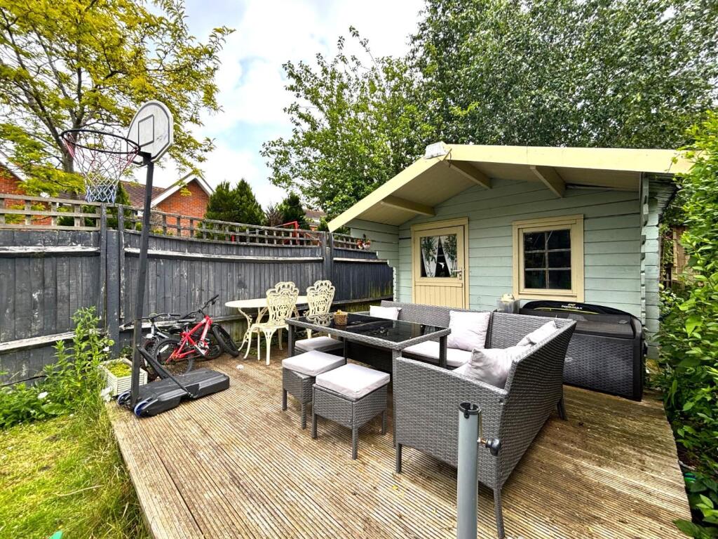 Decking Area.jpeg