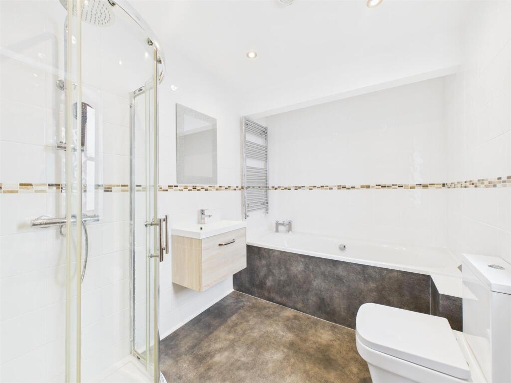 En-Suite Bathroom