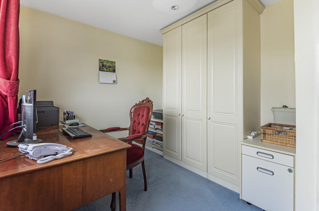 Bedroom/Office