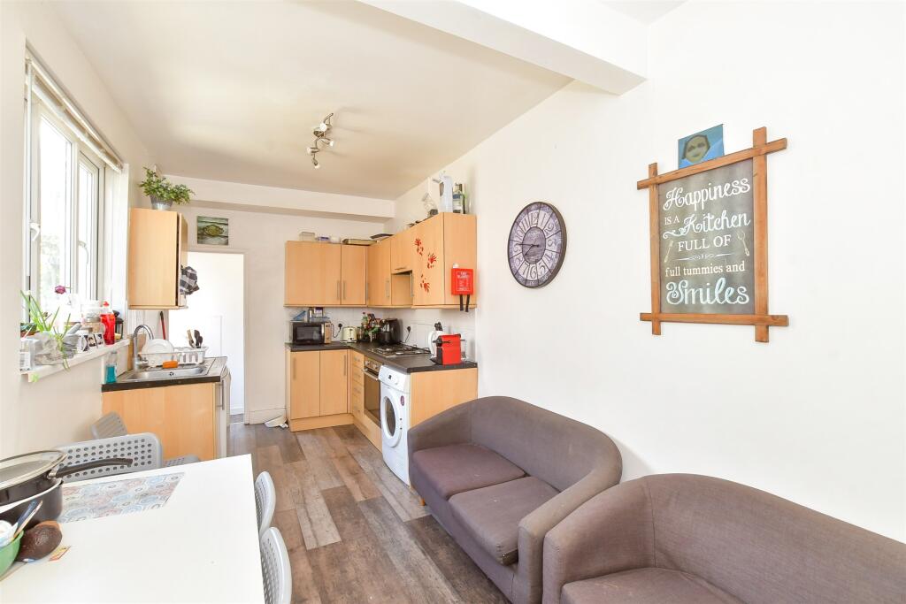 Kitchen/ Breakfast Room