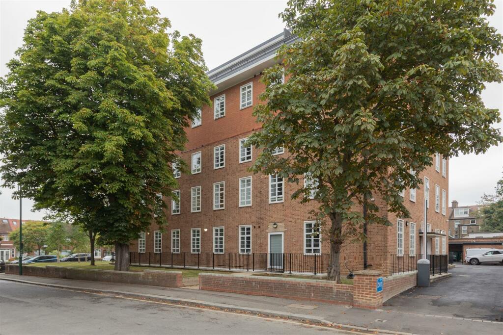 Robart House, E11