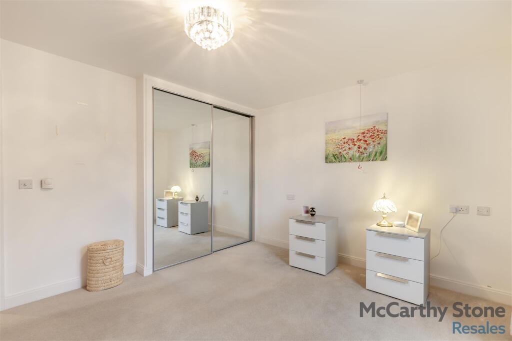 8674206-interior16.jpg