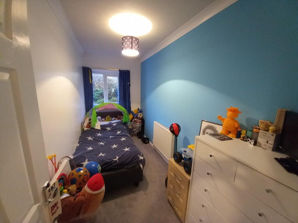 BEDROOM 2